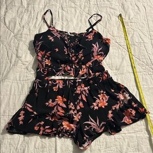 Elegant Floral Women's crop top short set with ruffle and padded bra